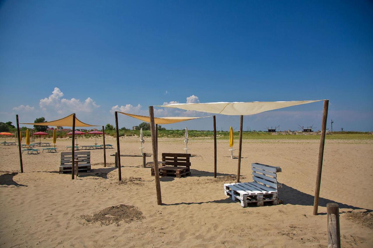 Le Terrazze Apartments Lido di Spina Exteriör bild