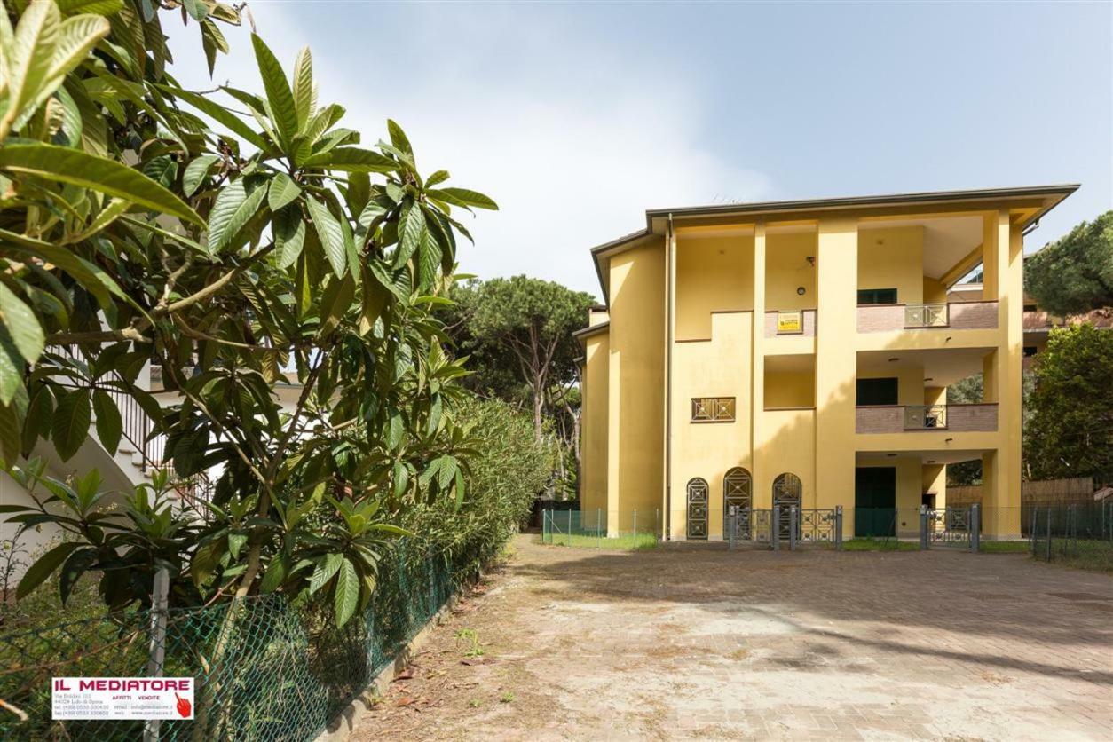 Le Terrazze Apartments Lido di Spina Exteriör bild