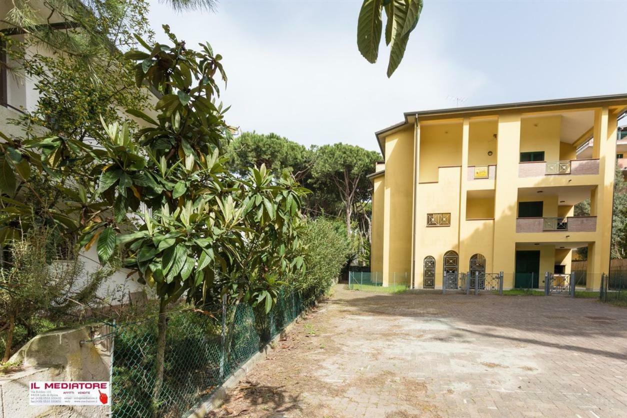 Le Terrazze Apartments Lido di Spina Exteriör bild