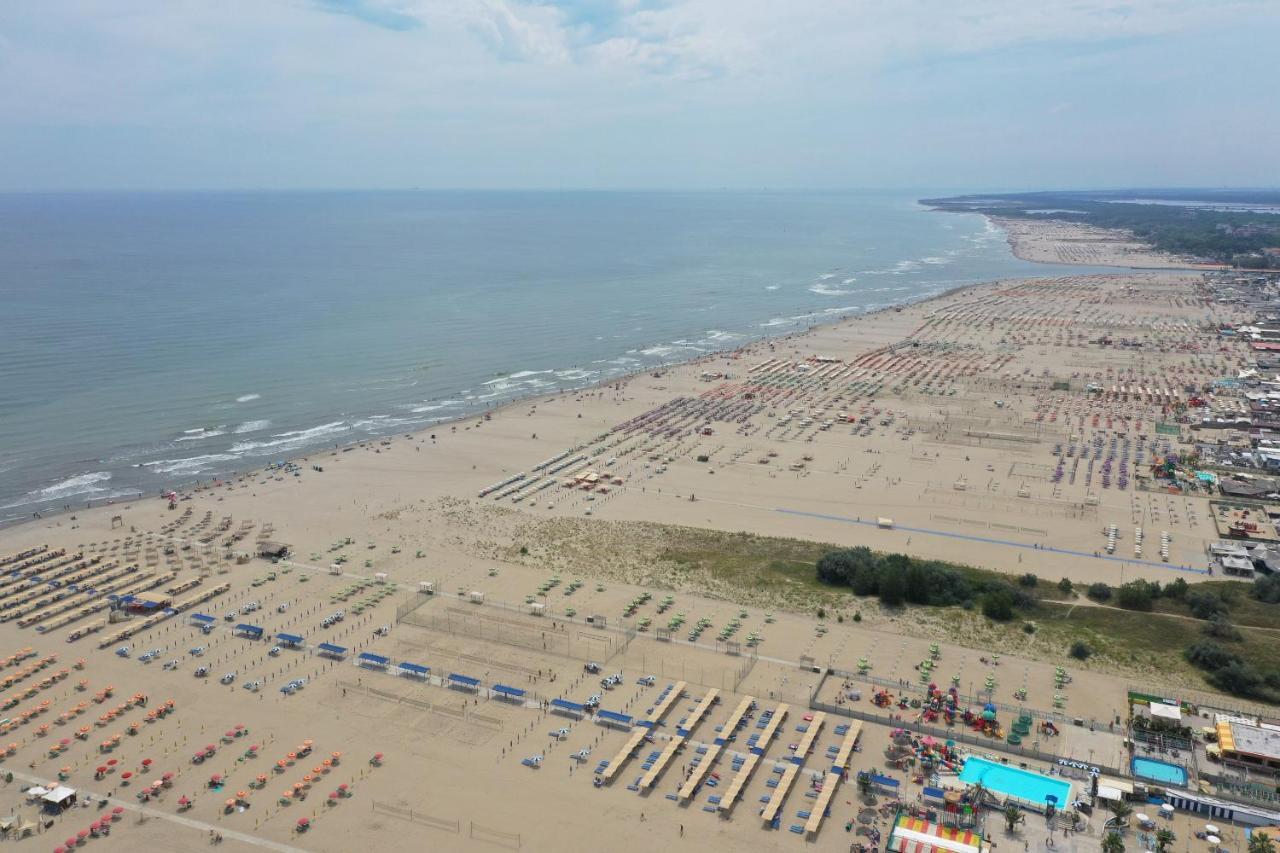 Le Terrazze Apartments Lido di Spina Exteriör bild